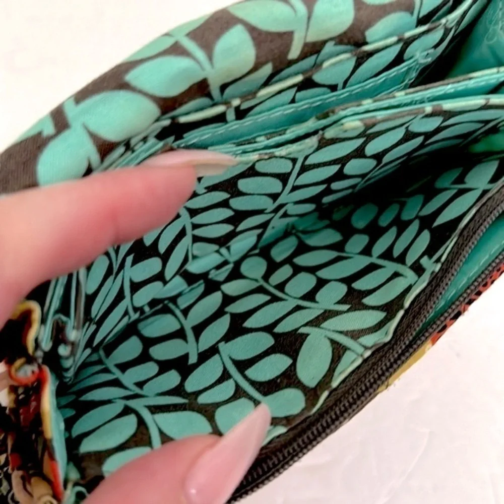 Vera Bradley Flower Shower Turnlock Wristlet EUC
